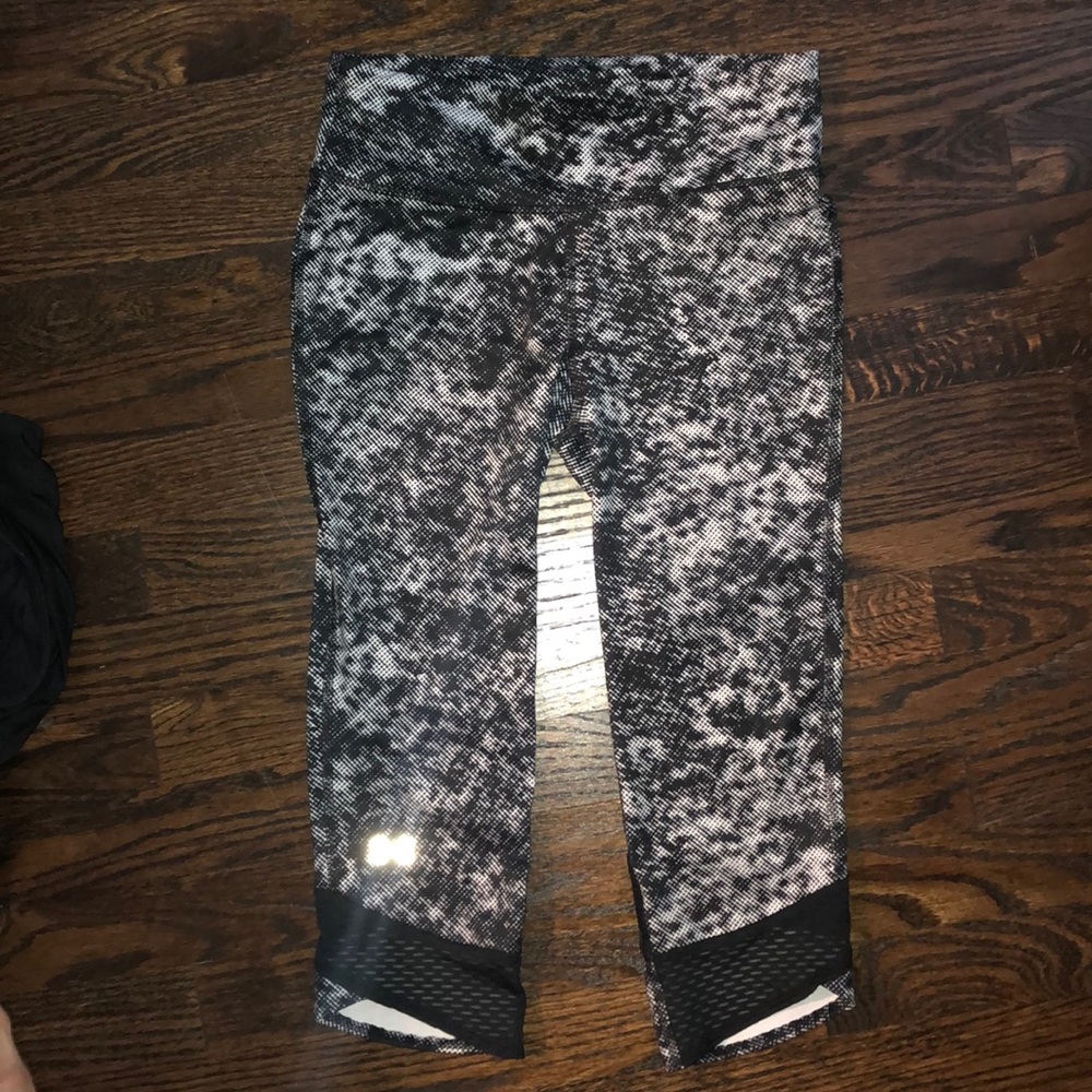 Under armour leggings.
